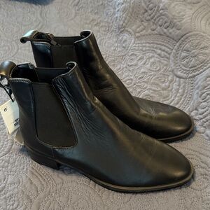 Zara Women’s Black Leather Chelsea Boots